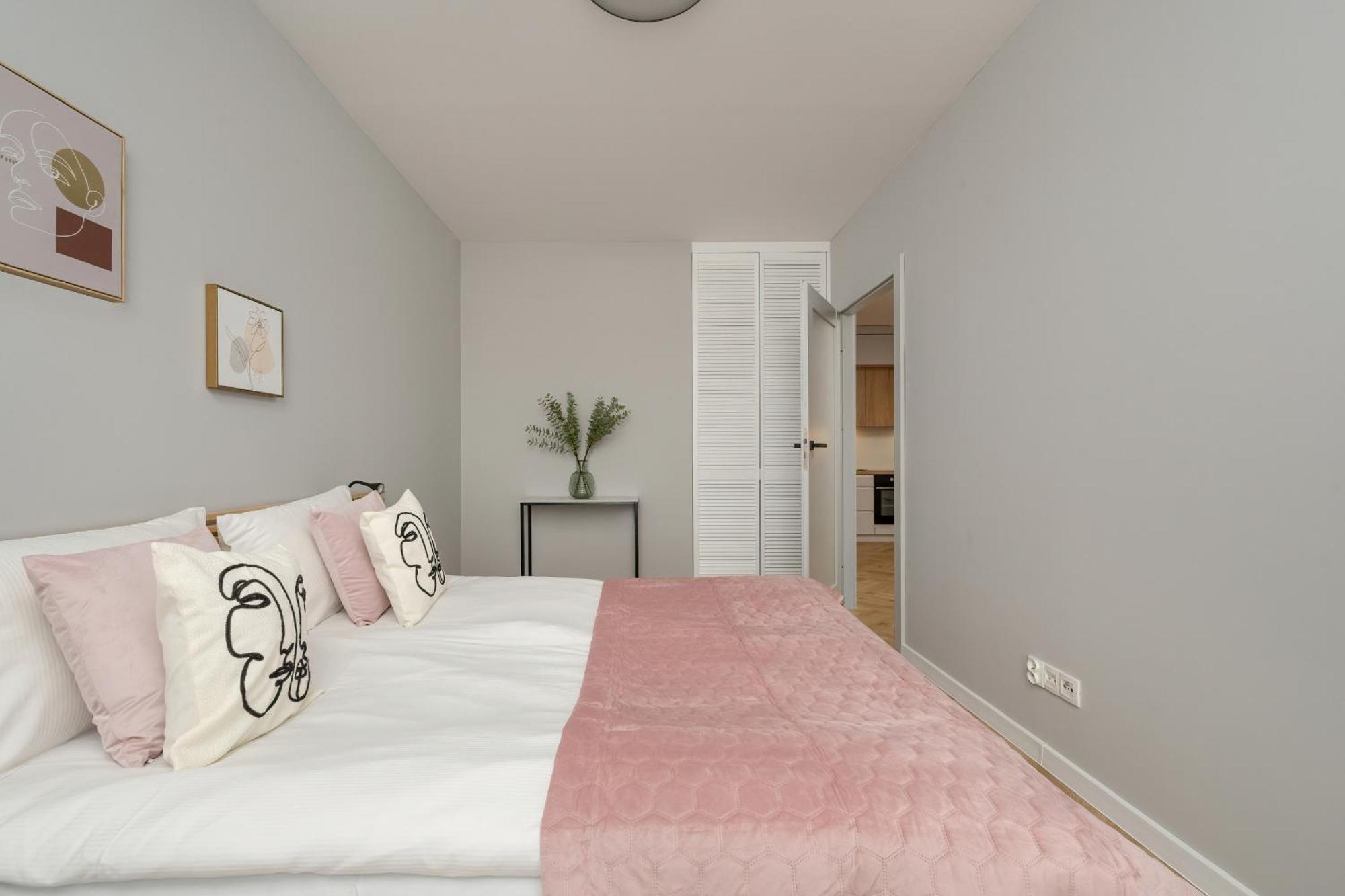 Michalczyka Stylish Apartment With Parking In The City Center Of Wroclaw By Noclegi Renters Exterior photo